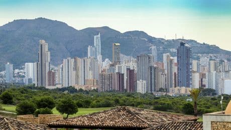 Benidorm, la ciudad de los 45 rascacielos