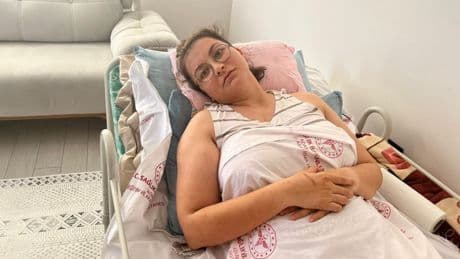Adana'da eşi tarafından balkondan atılan kadın felç kaldı
