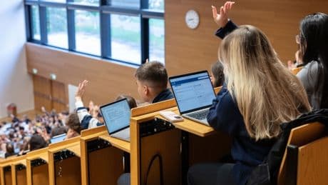 Studenten-Bashing: Die Ignoranz der Altakademiker