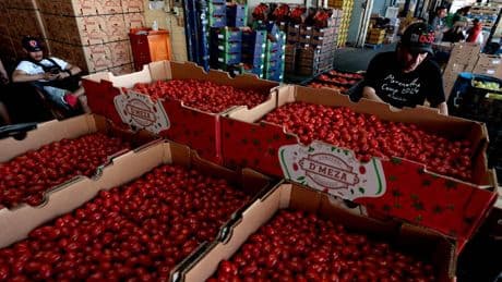 Los precios suben un 0,3% en EE.UU. y la inflación se dispara al 2,7%, primer aviso del efecto arancelario de Trump