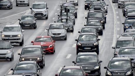 Ferien in 14 Bundesländern - ADAC warnt! Hier droht am Wochenende Mega-Stau