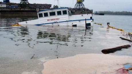 En Serbie, plus de 80 000 litres de pétrole s’échappent d’une barge sur le Danube