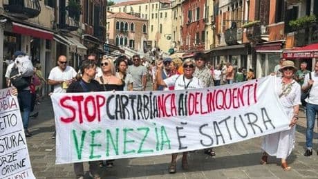Borseggiatrici contro mamma (anziana) e figlia disabile a Venezia. «Sono le prede più facili»