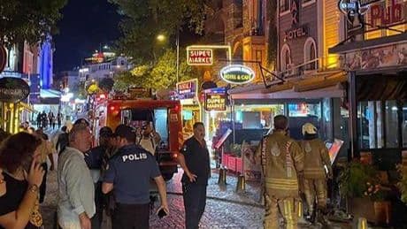 Fatih'te korkutan otel yangını