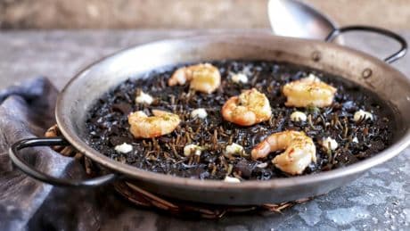 Fideuá negra con sepia, una sabrosa receta para compartir