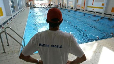 Bouches-du-Rhône : un homme interpellé après avoir filmé un enfant à son insu dans une piscine municipale