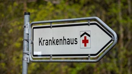 Kind in Klinik: Fahrradfahrer erfasst Kleinkind in Suhler Innenstadt