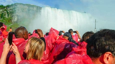 Disappointing photos show what it's really like to visit Niagara Falls in Canada