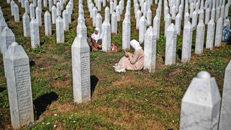 Genozid und Gewalt gegen Frauen: Wieso blendet die Linke aus, was in Bosnien geschah und die Hamas verübte?