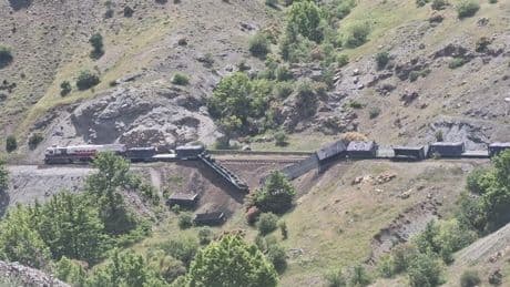 Elazığ’da yük treninin 5 vagonu raydan çıktı: 3 vagon devrildi, ölü ya da yaralı yok