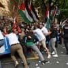 Pro-Palestijnse protesten houden de koers in hun greep: geen ritwinnaar in Bilbao, Pidcock en Vingegaard pakken seconden