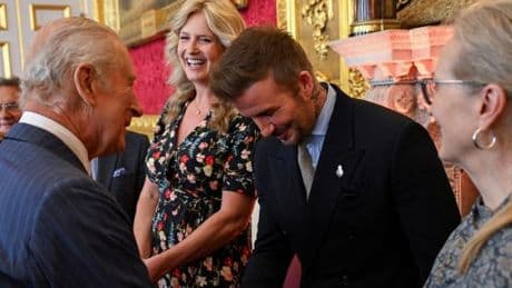 König Charles III. schlägt Fußball-Idol David Beckham zum Ritter