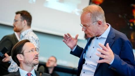 Irrer Zoff im Bundestag - Minister-Trick: So will SPD der AfD Saal klauen