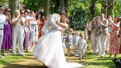 Een rode loper bij de huwelijksceremonie? Dat is dan 255 euro extra in Alphen aan den Rijn