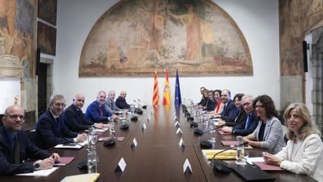 La Agencia Tributaria cederá datos en red a Cataluña para que pueda hacer "alguna" declaración de la Renta en 2026