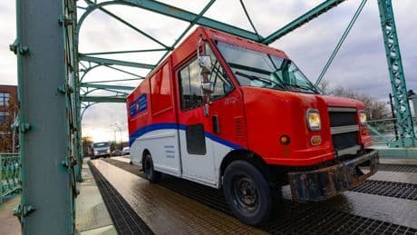 Minister wants Canada Post, union back at table to talk arbitration