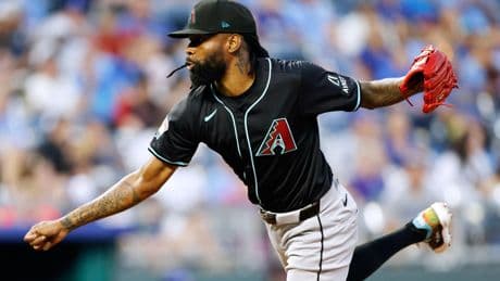 White Sox acquire right-hander Miguel Castro in a trade with the Astros