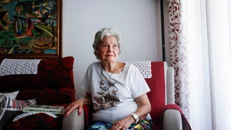 Así vacían la cuenta de una señora de 90 años tras robarle el móvil: “Te dan largas para hacer muchas operaciones”