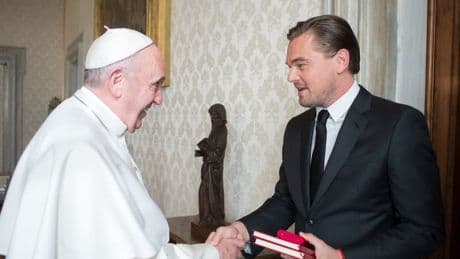 "Un leader visionnaire": Leonardo Di Caprio rend hommage au pape François après sa mort
