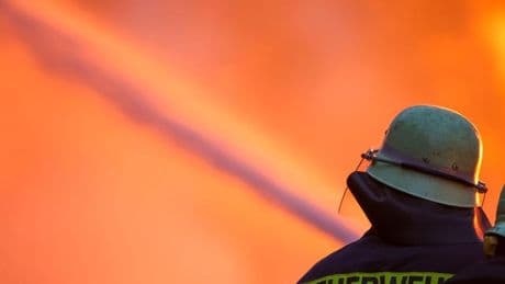 Gasflasche explodiert: Feuer in Lagerhalle in Dietzenbach