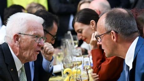 Sommerfest der Landesregierung: Südwesten feiert bei Stallwächterparty mit dem Kanzler