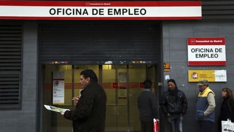 La ayuda de la Seguridad Social de casi mil euros que pueden solicitar los mayores de cincuenta años (aunque muchos no lo sepan)