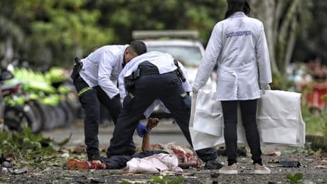 Fuerte oleada terrorista en Colombia mientras Uribe continúa en estado crítico