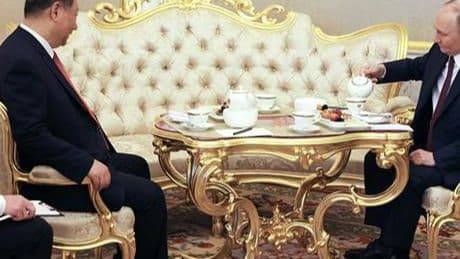 Çay eşliğinde gizli sohbet! Putin ve Şi baş başa konuştu