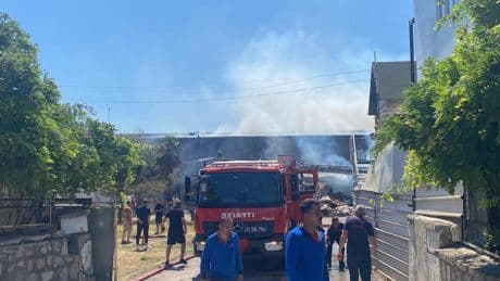 Darıca'da fabrikada çıkan yangın 2 fabrikaya daha sıçradı