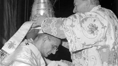Cuando los Papas eran coronados con la triple tiara como monarcas