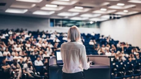 Keine Täuschung bei Plagiaten in Powerpoint-Vortrag: Studentin gewinnt vor Gericht