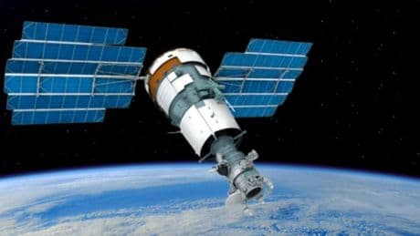 NATO-Chef warnt – Russland könnte im Weltraum Atomwaffen gegen Satelliten einsetzen