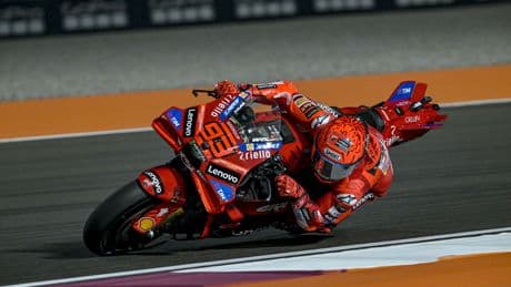 Marc Márquez se pasea al sprint y arrebata el liderato de MotoGP a su hermano en Qatar