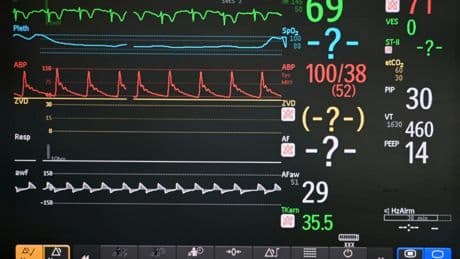 Tele-Chirurgie: Krebspatient in Angola von 11.000 Kilometer weit entferntem Arzt operiert