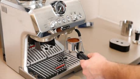 Siebträgermaschinen im Test: Diese 15 Modelle brühen Espresso auf Barista-Niveau