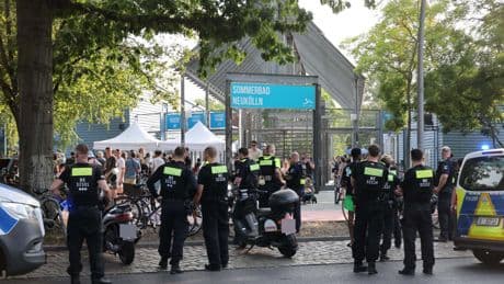 Nach Streit am Beckenrand - Massenschlägerei im Freibad – fünf Verletzte!