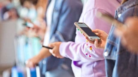 Alert issued to anyone who plays mobile phone games while travelling abroad