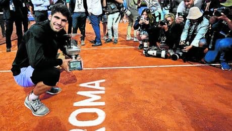 Alcaraz baja a la tierra a Sinner en Roma