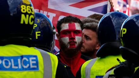 „Gefährliche Sprache“ – Britische Regierung rügt Musks Aussagen auf Anti-Migrations-Demo