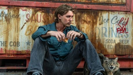 Watching a neighbor's cat turns lethal in 'Caught Stealing'