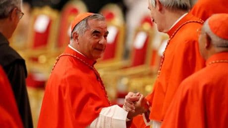 Conclave pour élire le nouveau pape : le cardinal italien Angelo Becciu renonce à y participer, après sa condamnation pour détournement de fonds