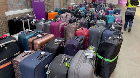 Ryanair advises passengers to avoid common suitcase colours to prevent arrival chaos