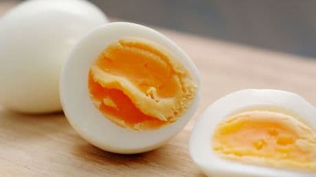Neue Studie - Wie sich das Frühstücks-Ei am besten pellen lässt