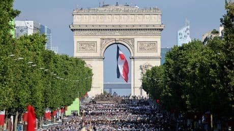 14-Juillet: patrouille de France, Indonésie, Bleuet... Les images marquantes du défilé militaire