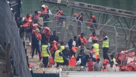 UK prepares to announce ‘one in, one out’ migrant deal with France
