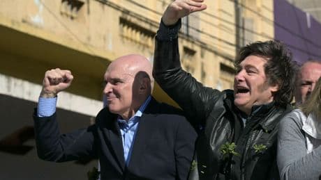 Atacan a pedradas a Milei durante un acto de campaña y el presidente responsabiliza a un peronismo "carente de ideas"