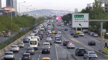 İstanbul'da haftanın ilk iş günü trafik yoğunluğu yaşanıyor