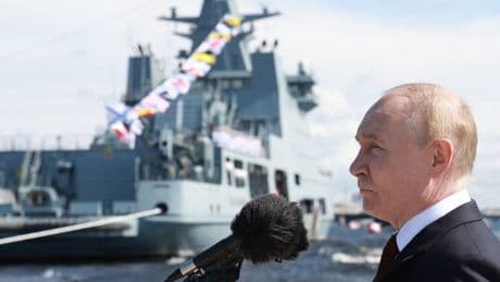 Kiev rovina la parata navale di Putin