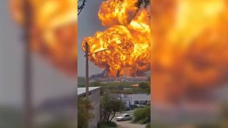 Benzin-Fabrik fackelt ab - Diesel-Tanks sorgen für Inferno