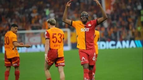 Victor Osimhen, milli maçta sakatlandı